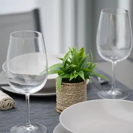 Honey Oak & Cream Patio By Nest Appartement