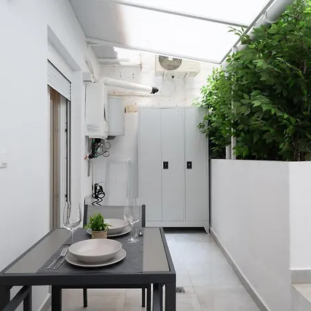 Honey Oak & Cream Patio By Nest Appartement *