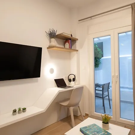 Honey Oak & Cream Patio By Nest Appartement *