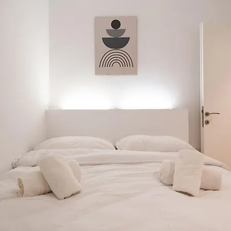 Honey Oak & Cream Patio By Nest Appartement *