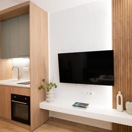 Honey Oak & Cream Patio By Nest Appartement Thessaloniki