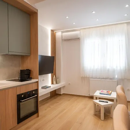 Honey Oak & Cream Patio By Nest Appartement Thessaloniki